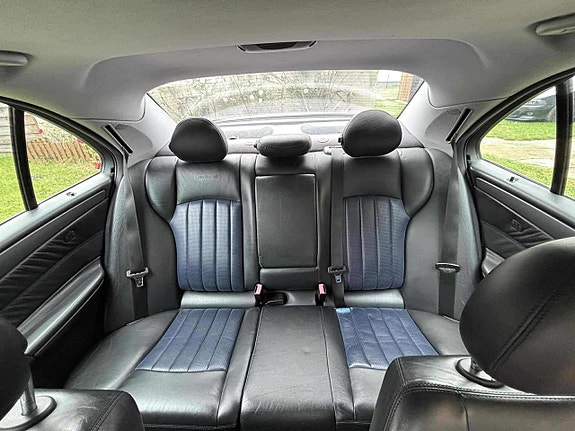 Mercedes-Benz C32 7 of 10