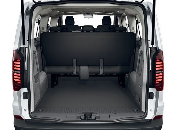 Volkswagen Caravelle 6 of 8