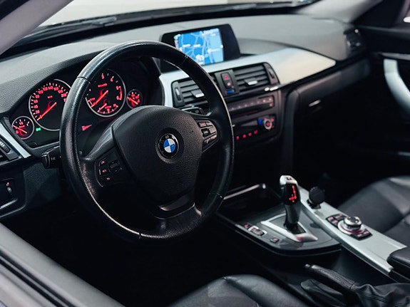 BMW 330d 9 of 18