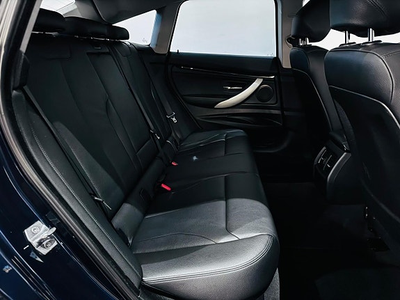 BMW 330d 8 of 18