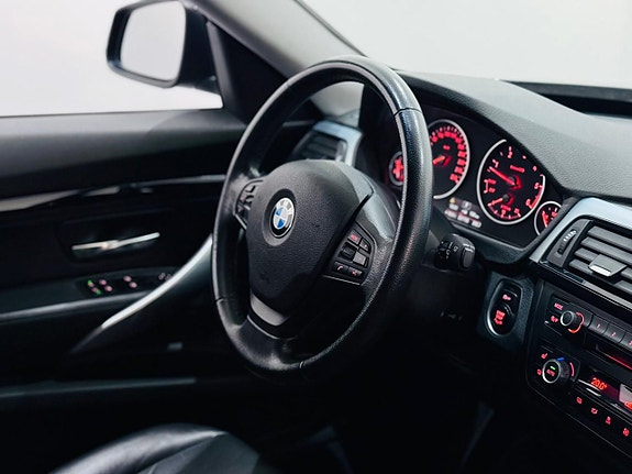 BMW 330d 4 of 5