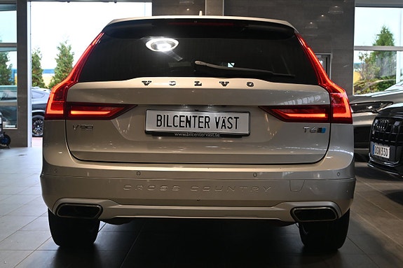 Volvo V90 Cross Country 4 of 5
