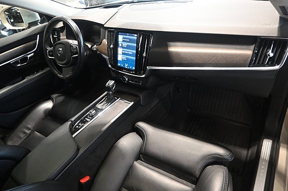 Volvo V90 Cross Country 10 of 27
