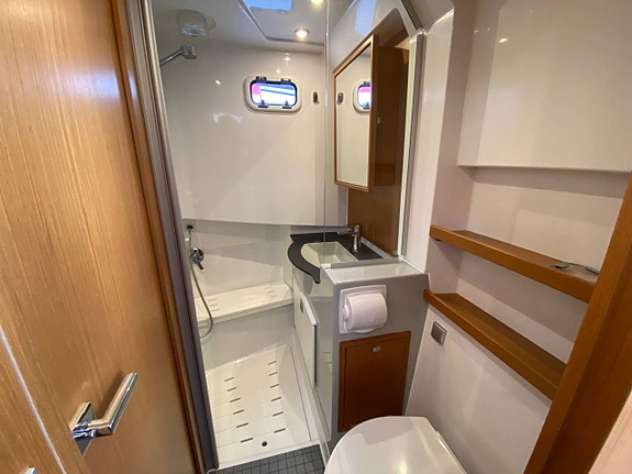 SARGO 36 Explorer -25, 2x Volvo Penta D6-380/DPI + Joystick 11 of 12