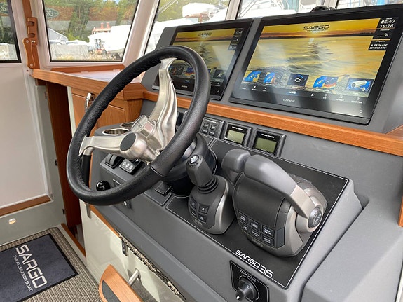 SARGO 36 Explorer -25, 2x Volvo Penta D6-380/DPI + Joystick 4 of 12