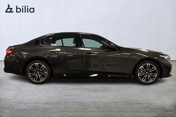 BMW i5 16 of 19