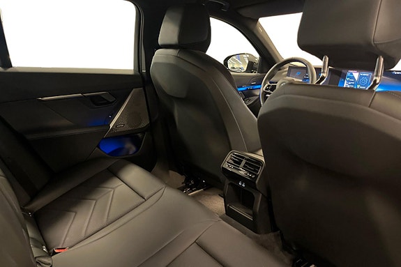 BMW i5 7 of 19