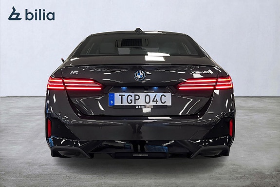 BMW i5 4 of 5