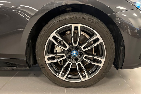 BMW i5 15 of 19