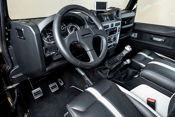 Land Rover Defender-Serie 4 of 25