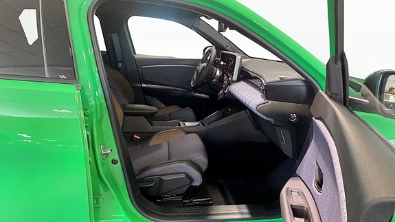 Renault 5 E-Tech 3 of 12