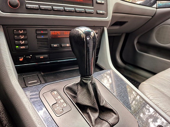 BMW 528 4 of 5