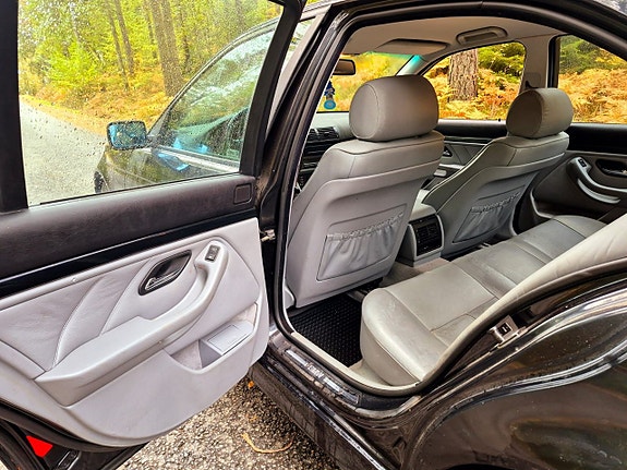 BMW 528 13 of 19