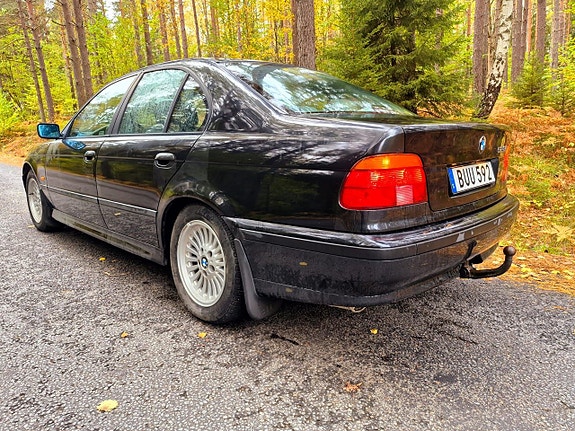 BMW 528 16 of 19