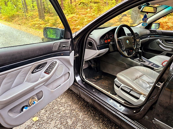 BMW 528 3 of 5