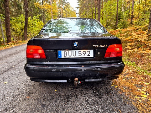 BMW 528 12 of 19
