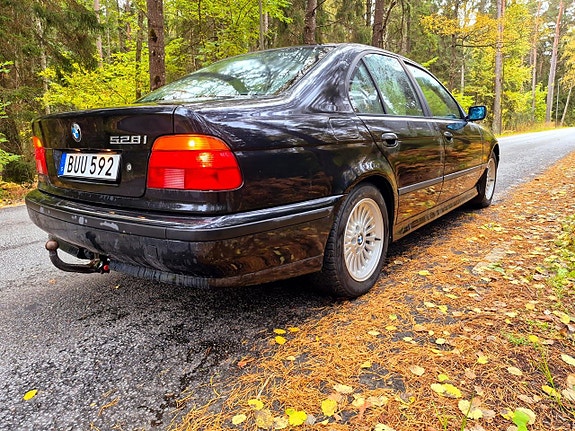 BMW 528 18 of 19