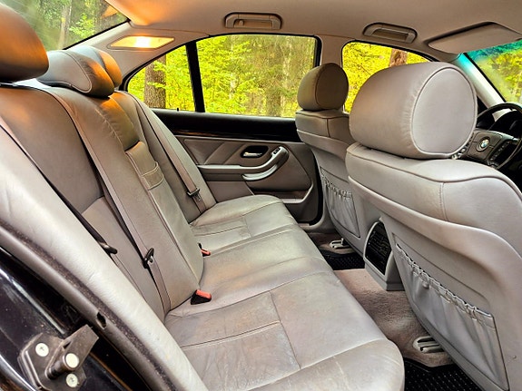 BMW 528 15 of 19