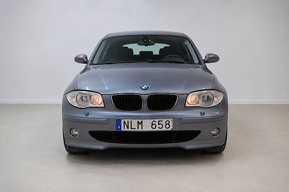 BMW 118i 3 of 5