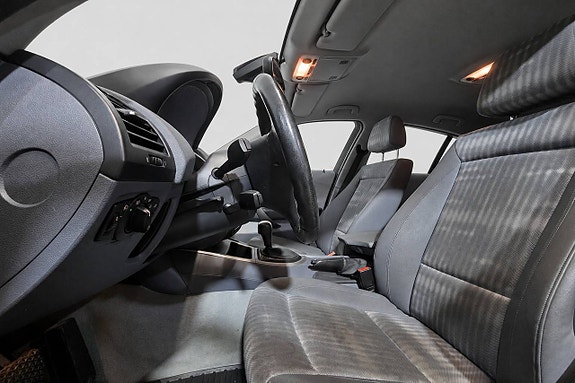 BMW 118i 8 of 19
