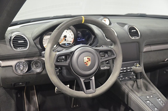 Porsche 718 Spyder RS 14 of 18