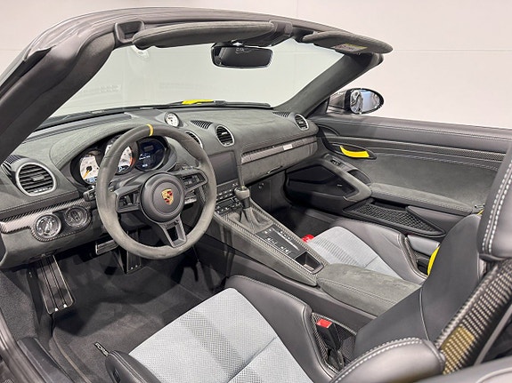 Porsche 718 Spyder RS 11 of 29
