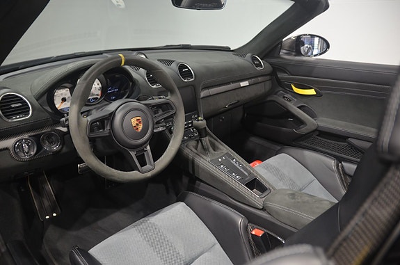 Porsche 718 Spyder RS 12 of 18