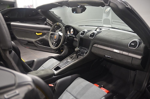 Porsche 718 Spyder RS 13 of 18