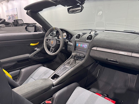 Porsche 718 Spyder RS 21 of 29
