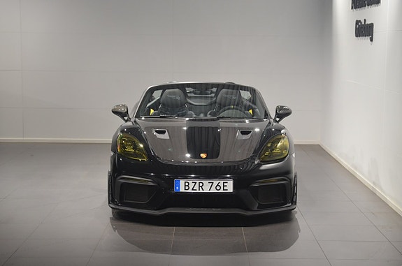 Porsche 718 Spyder RS 3 of 18