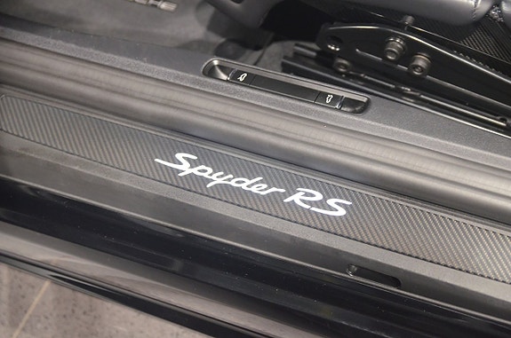 Porsche 718 Spyder RS 17 of 18