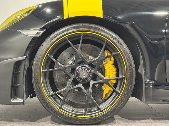 Porsche 718 Spyder RS 25 of 29