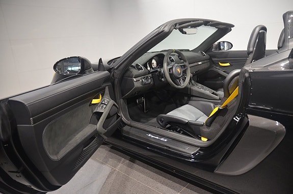 Porsche 718 Spyder RS 9 of 18