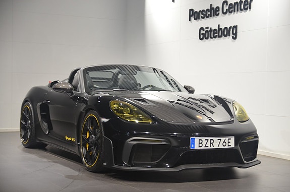 Porsche 718 Spyder RS 2 of 18