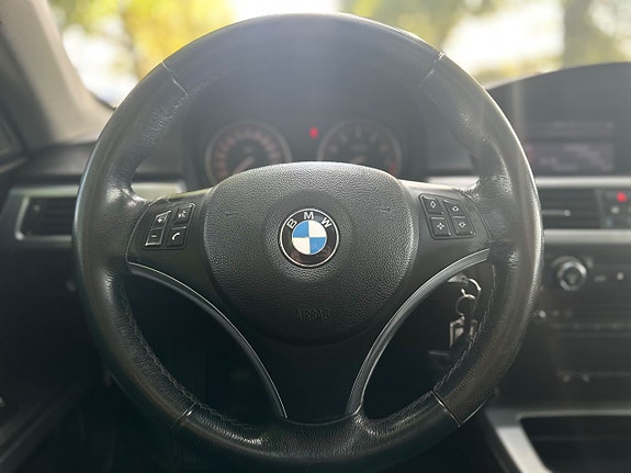 BMW 325i 14 of 16