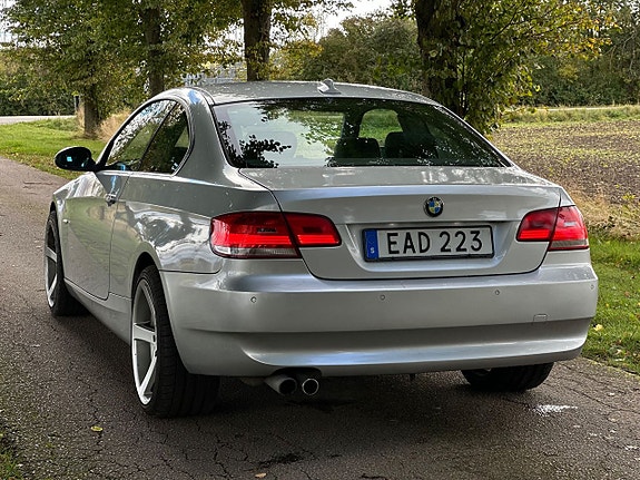 BMW 325i 4 of 5