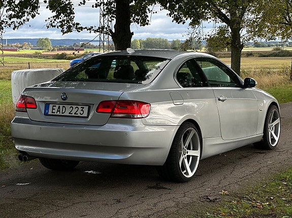BMW 325i 3 of 5