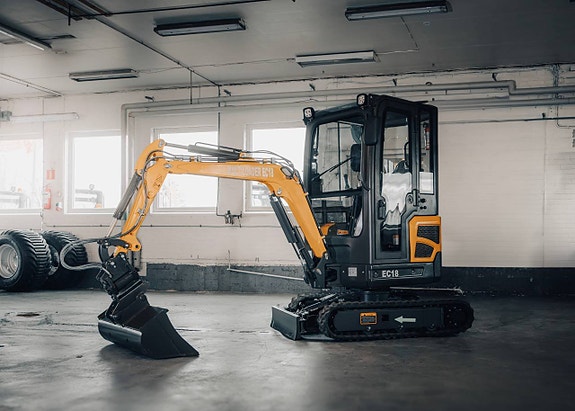 Multiloader EC18 grävare 109  950:- ex moms (ca 65 timmar)