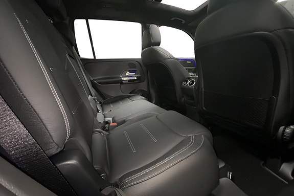 Mercedes-Benz GLB220 d 10 of 23