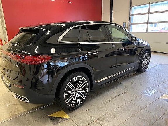 Mercedes-Benz EQE350 SUV 2 of 9