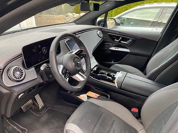 Mercedes-Benz EQE350 SUV 5 of 9