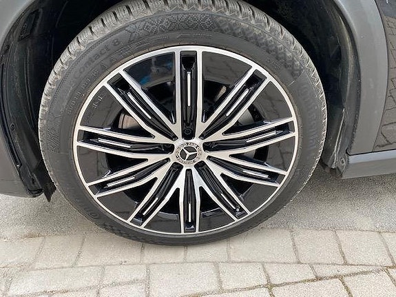 Mercedes-Benz EQE350 SUV 4 of 9