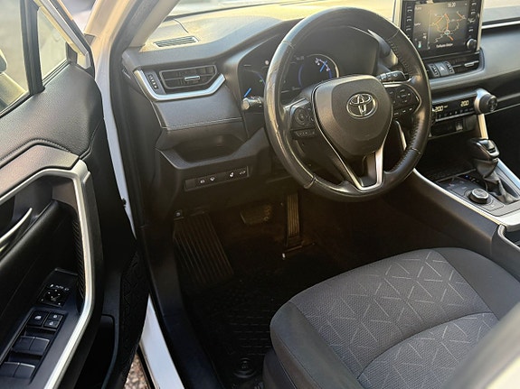 Toyota RAV4 10 of 22