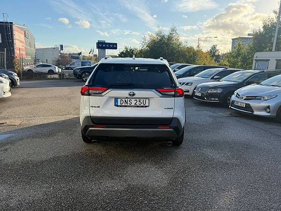 Toyota RAV4 8 of 22