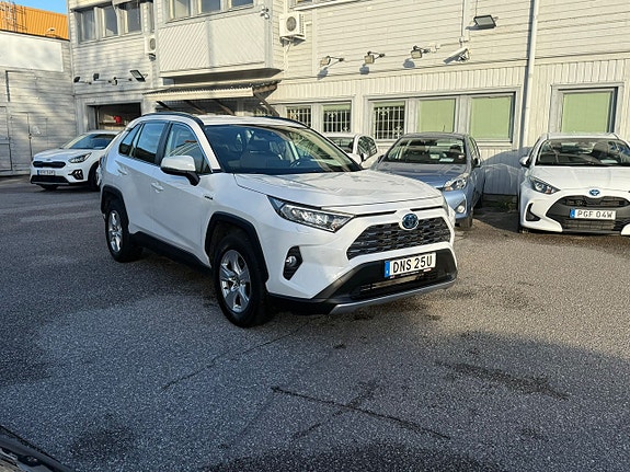 Toyota RAV4 3 of 22
