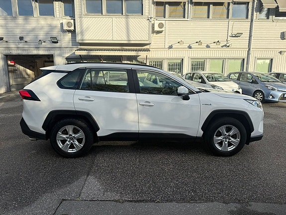 Toyota RAV4 5 of 22