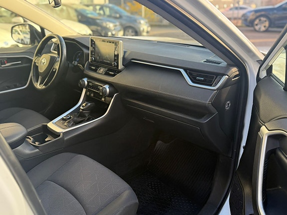 Toyota RAV4 11 of 22