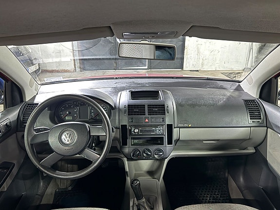 Volkswagen Polo 11 of 13