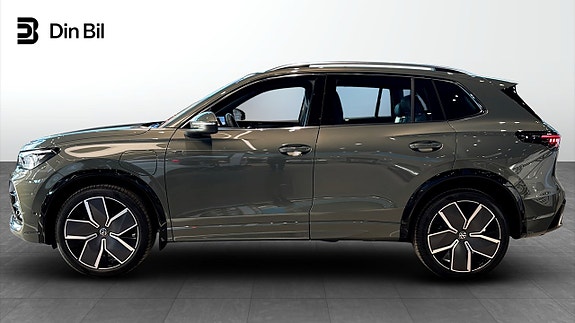 Volkswagen Tiguan 2 of 5