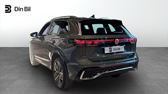 Volkswagen Tiguan 3 of 5